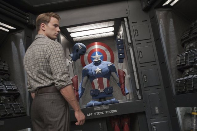 Патриотичный персонаж Капитан Америка в 3D-фильме «Мстители»
