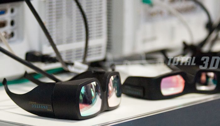 Немецкая компания Infitec привезла на выставку пассивные 3D-очки на базе технологии INFITEC
