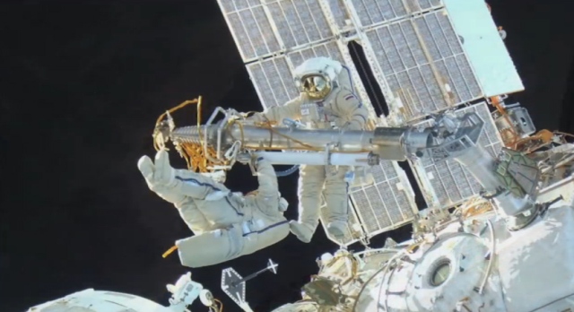 3D-снимки космонавтов в открытом космосе