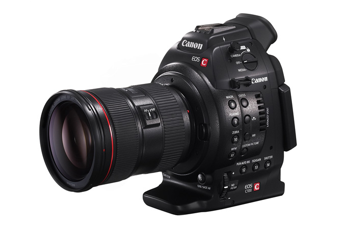 Canon EOS C100 с объективом