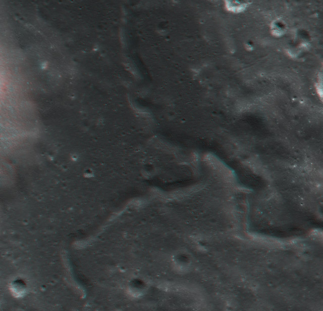 Желоб на поверхности Луны - Alpes Sinuous Rille