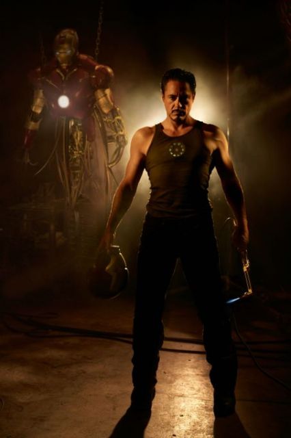 Роберт Дауни-младший (Robert Downey Jr.) в 3D-фильме «Железный человек 3» (Iron Man 3)