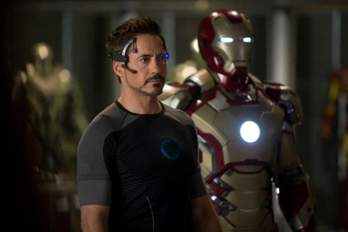 Роберт Дауни-младший (Robert Downey Jr.) в 3D-фильме «Железный человек 3» (Iron Man 3)