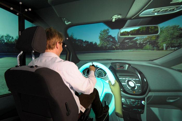 Трёхмерный автомобильный симулятор 3D CAVE (Computer Automated Virtual Environment компании Ford 