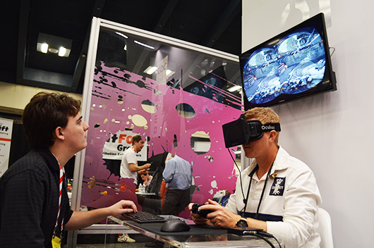 Палмер демонстрирует игру Hawken VR на Rift 