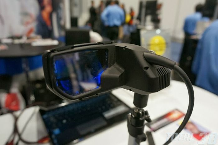 CES 2014: живые фото очков виртуальной реальности Vuzix M2000AR