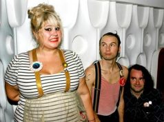 Shannon and the Clams: живое выступление на YouTube 3D