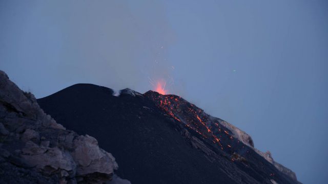 Извержение вулкана на YouTube 3D