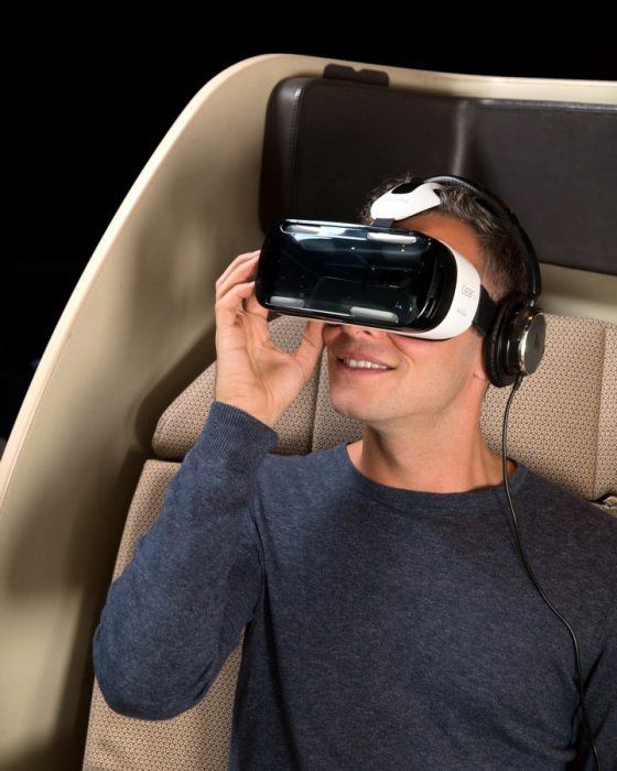 Qantas и Samsung опробуют шлем Gear VR на пассажирах Aerobus A380