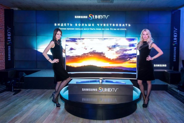 Samsung начинает российские продажи премиальных изогнутых Smart TV SUHD телевизоров серий JS9500, JS9000 и JS8500