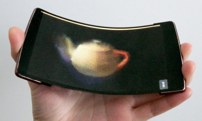 HoloFlex: гибкий смартфон с голографическим стерео 3D без очков